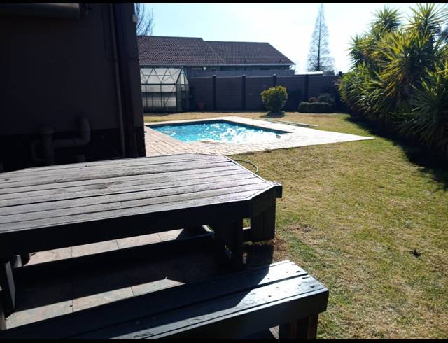 4 BEDROOM HOUSE FOR SALE IN KRUINPARK